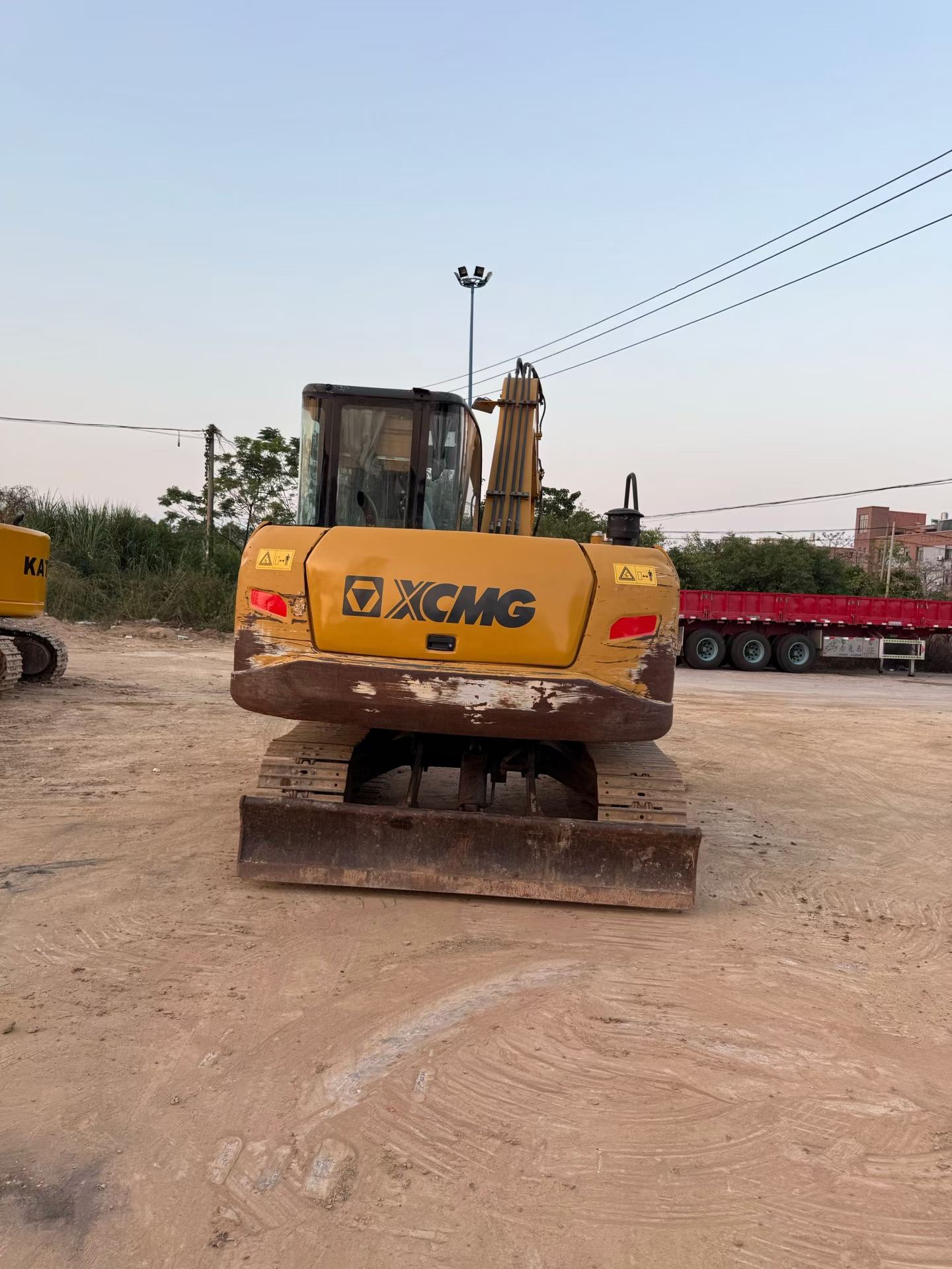 Compre Escavadeira XCMG XE80 Usada / 7