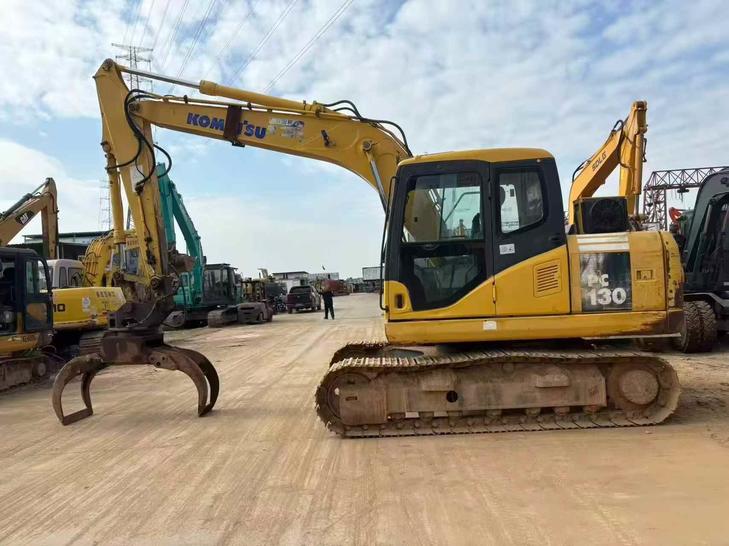 Buy Komatsu PC130-7 Used Excavator / 1