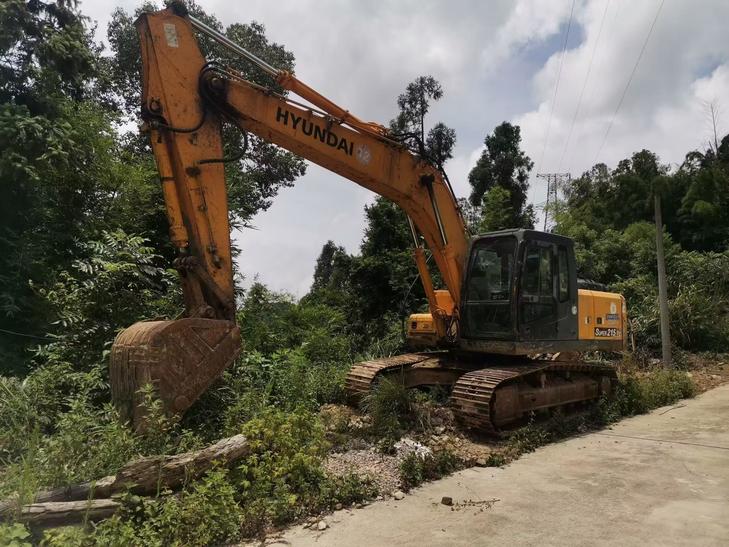Buy Hyundai R215-7 Used Excavator / 1