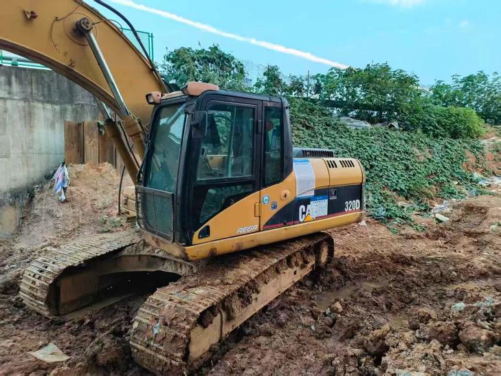 Buy Caterpillar 320D Used Excavator / 1
