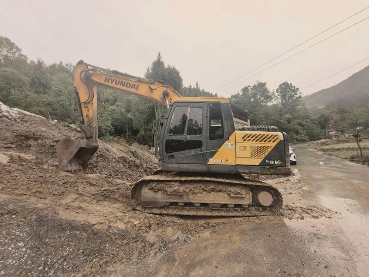 Buy Hyundai R130W Used Excavator / 1