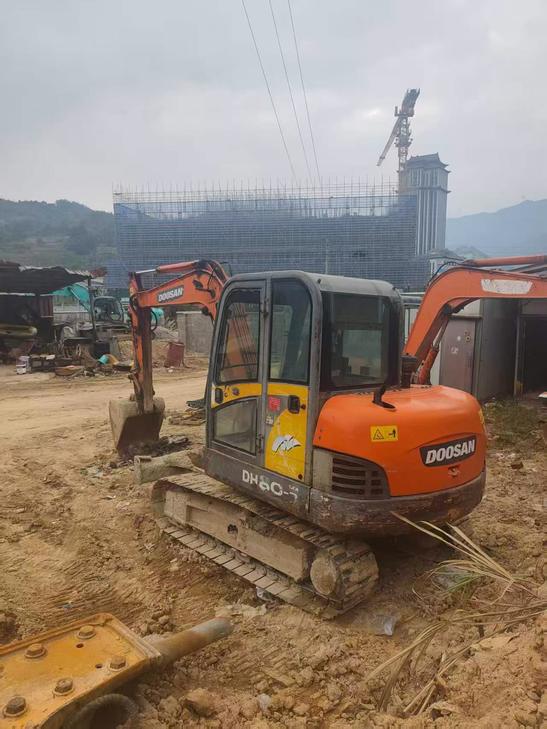 Buy Doosan DH60-7 Used Excavator / 1