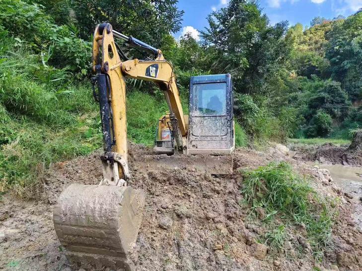 Buy Caterpillar 305.5 Used Excavator / 1
