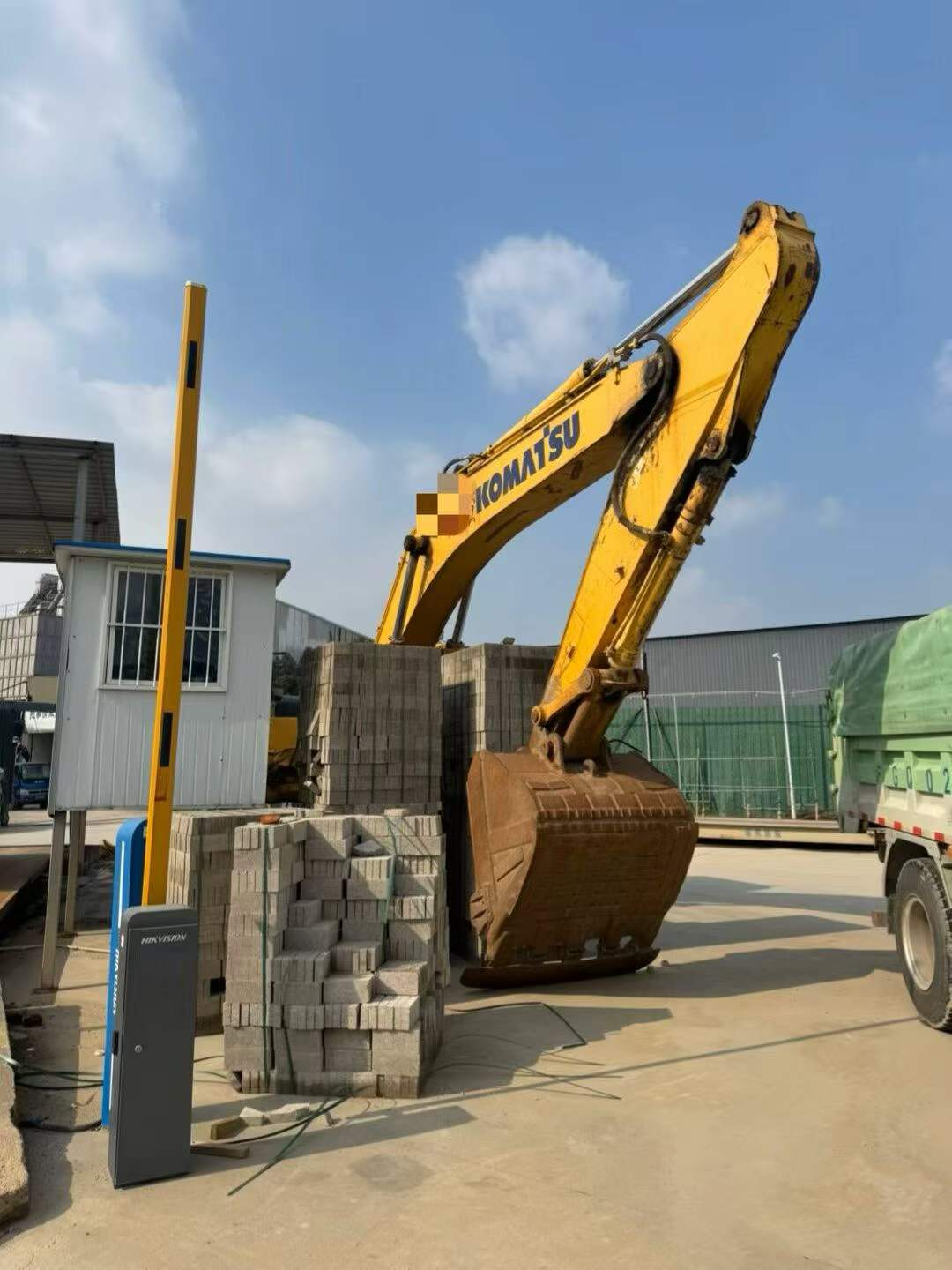 Buy Komatsu PC300 Used Excavator / 2
