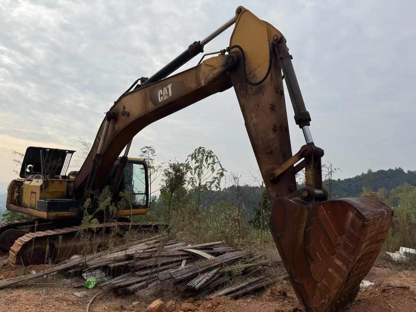 شراء حفارة Caterpillar 336E مستعملة / 3