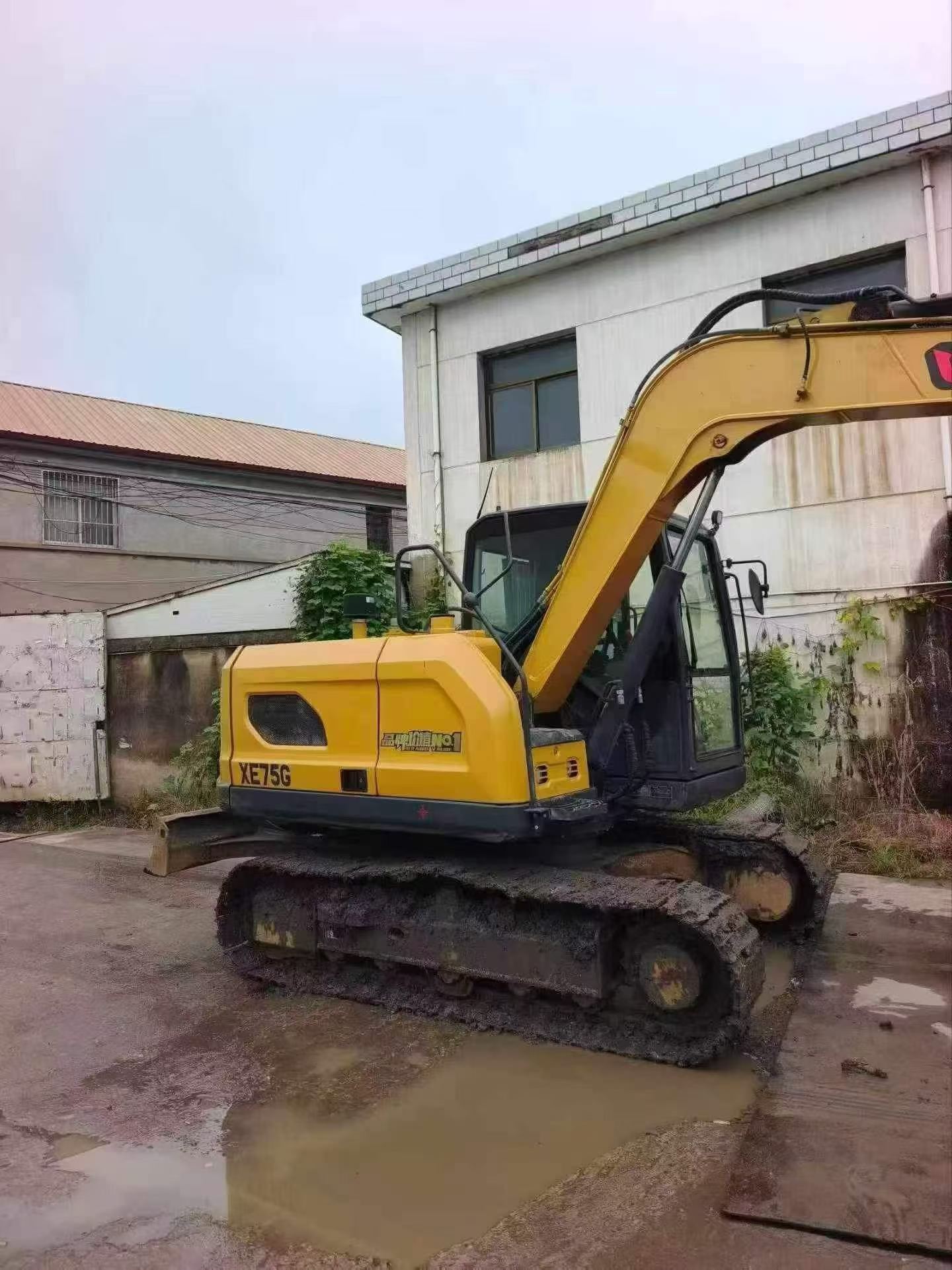 Buy XCMG XE75C Used Excavator / 8