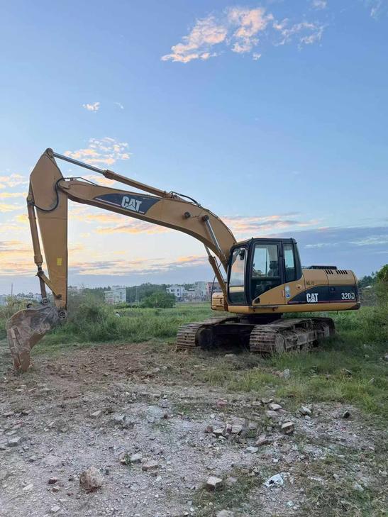 Buy Caterpillar 320D Used Excavator / 1