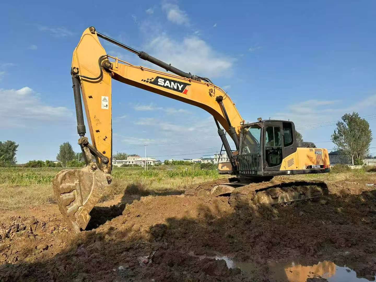 Buy Sany SY235C Used Excavator / 2