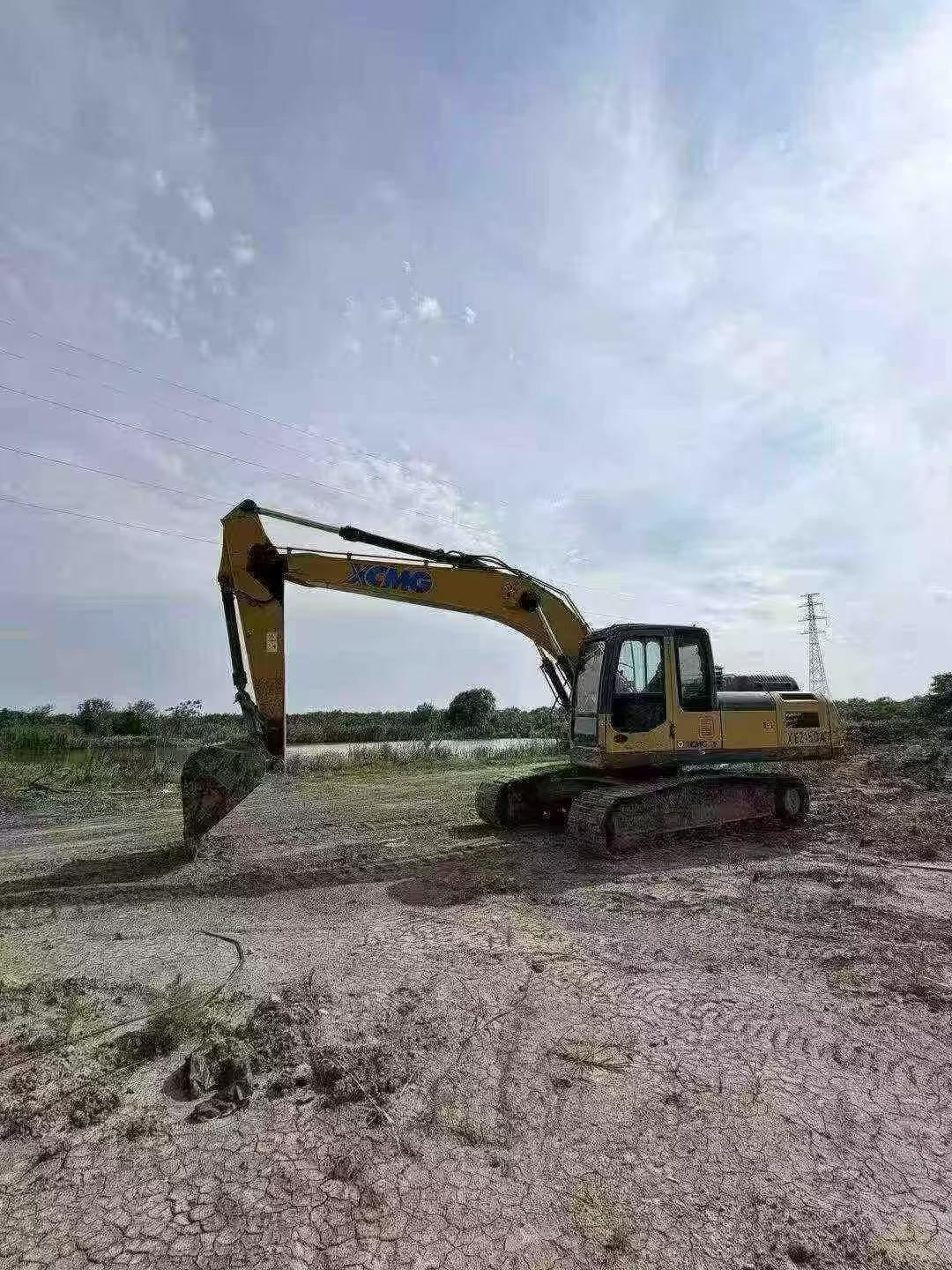 Buy XCMG XE200 Used Excavator / 9
