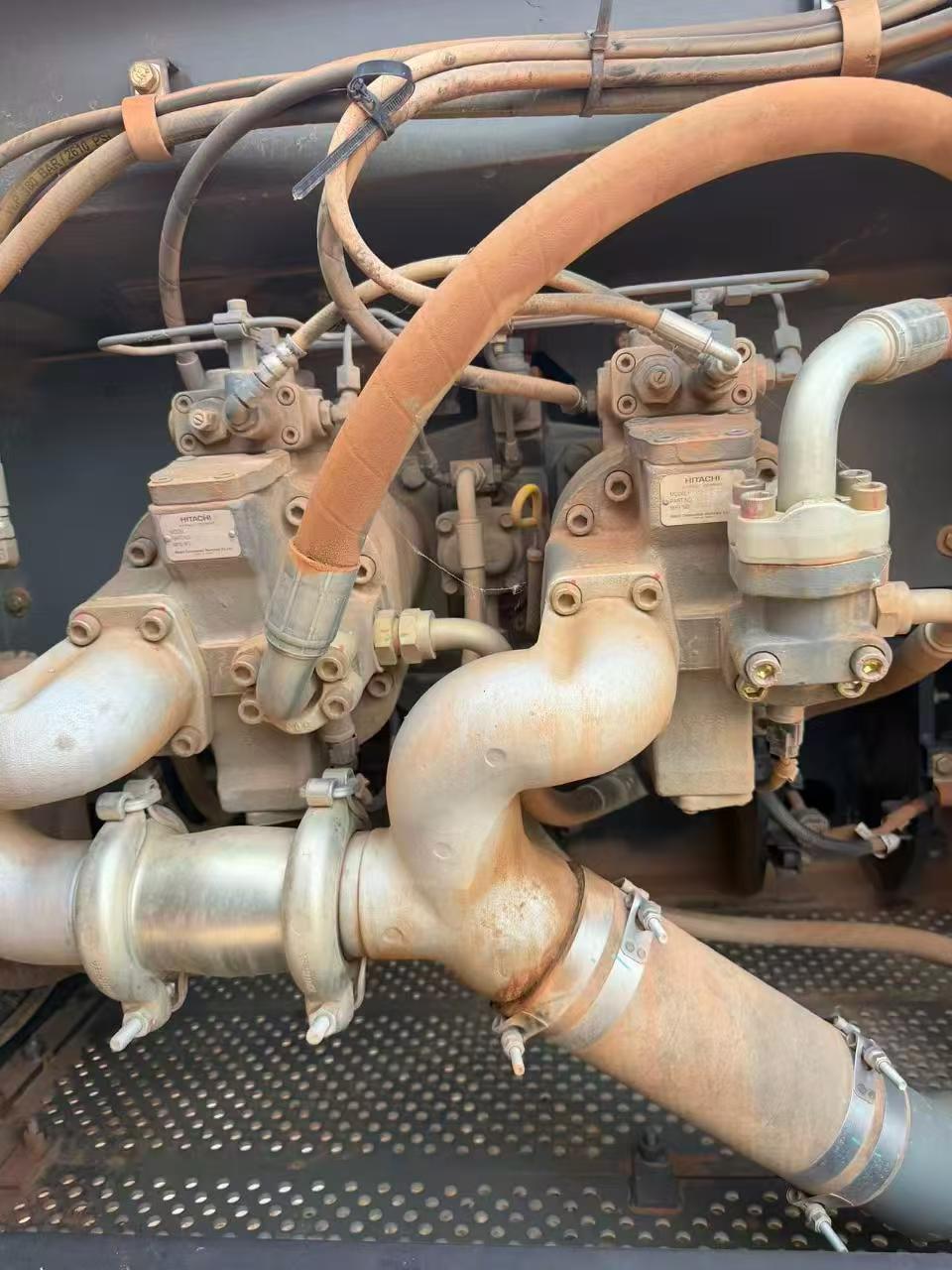 شراء حفارة Hitachi EX360-5 مستعملة / 3