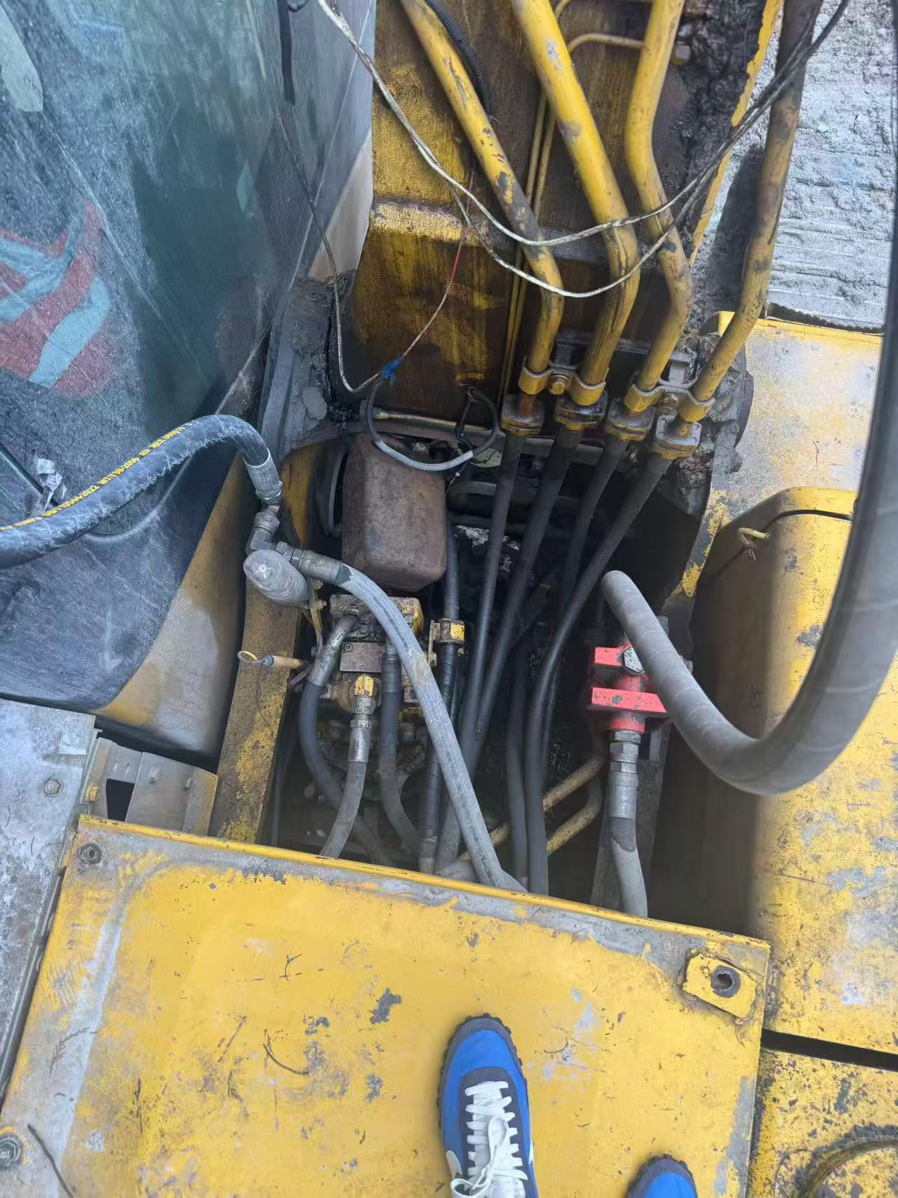 Buy Komatsu PC220 Used Excavator