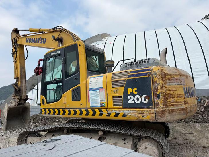 Buy Komatsu PC200-8 Used Excavator / 1