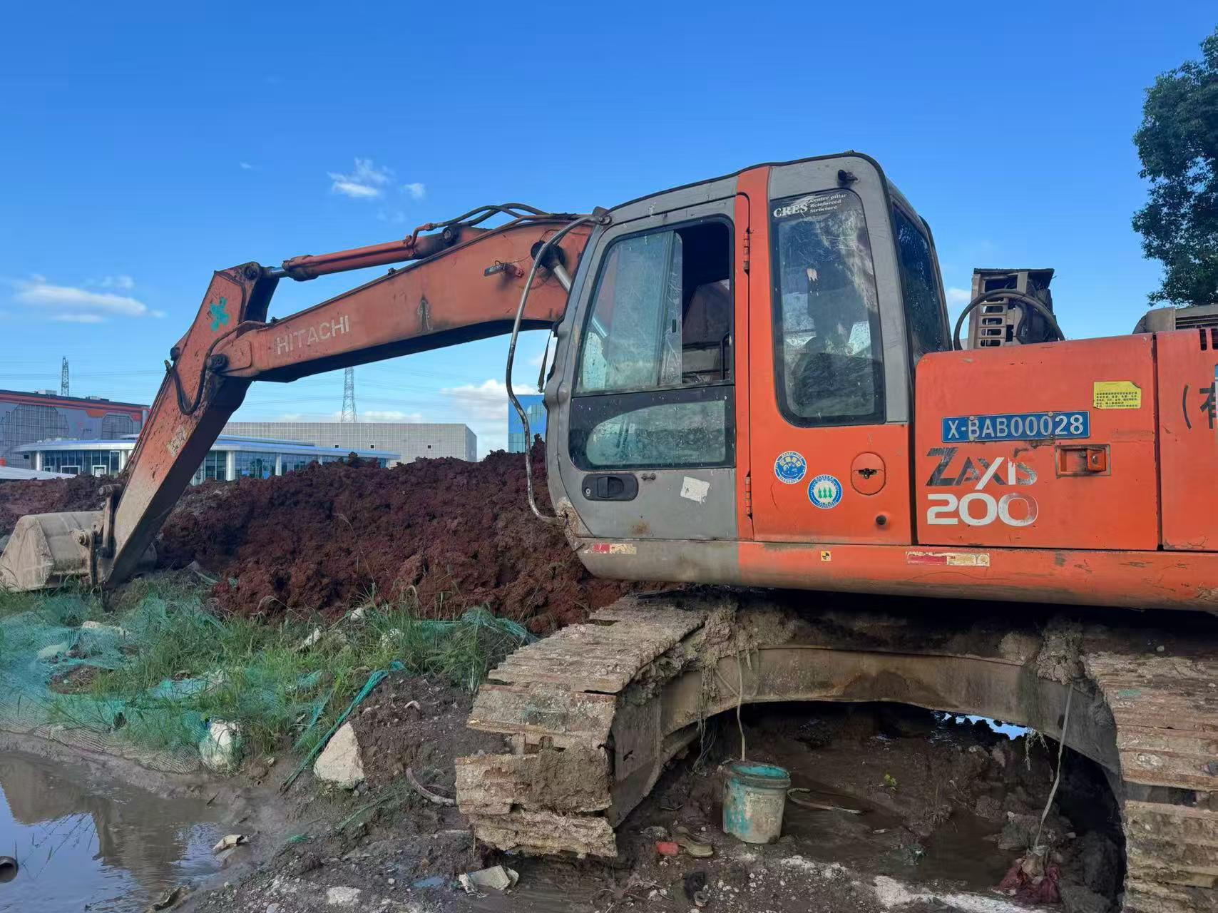 Buy Hitachi ZX200-6 Used Excavator / 4