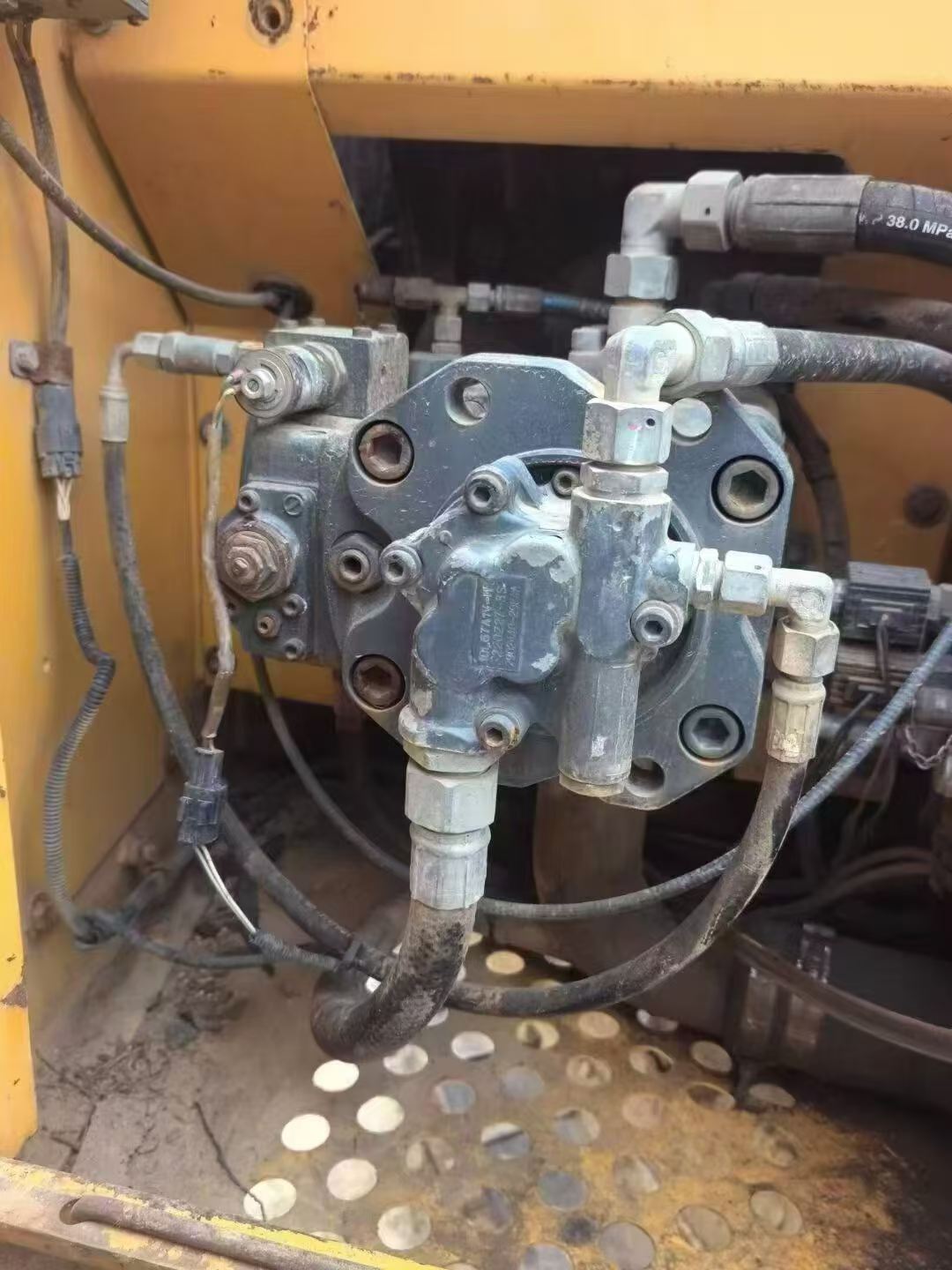 Buy XCMG XE150 Used Excavator / 6