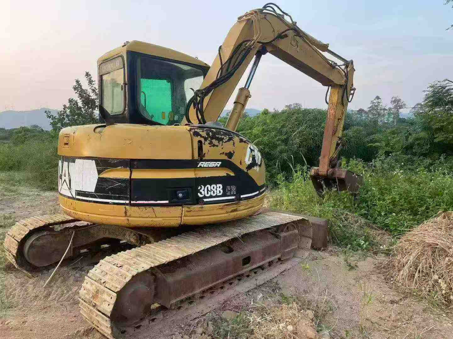 شراء حفارة Caterpillar 308B مستعملة / 3