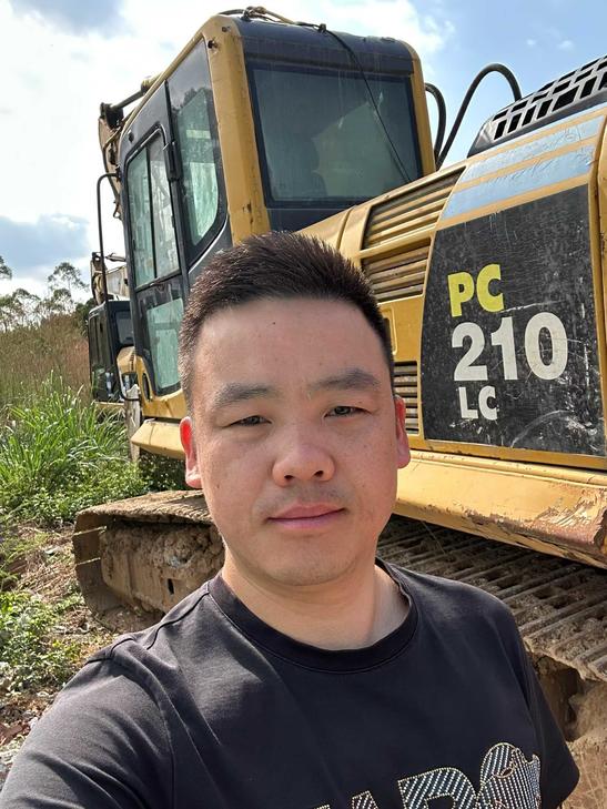 Buy Komatsu PC210-8 Used Excavator / 1