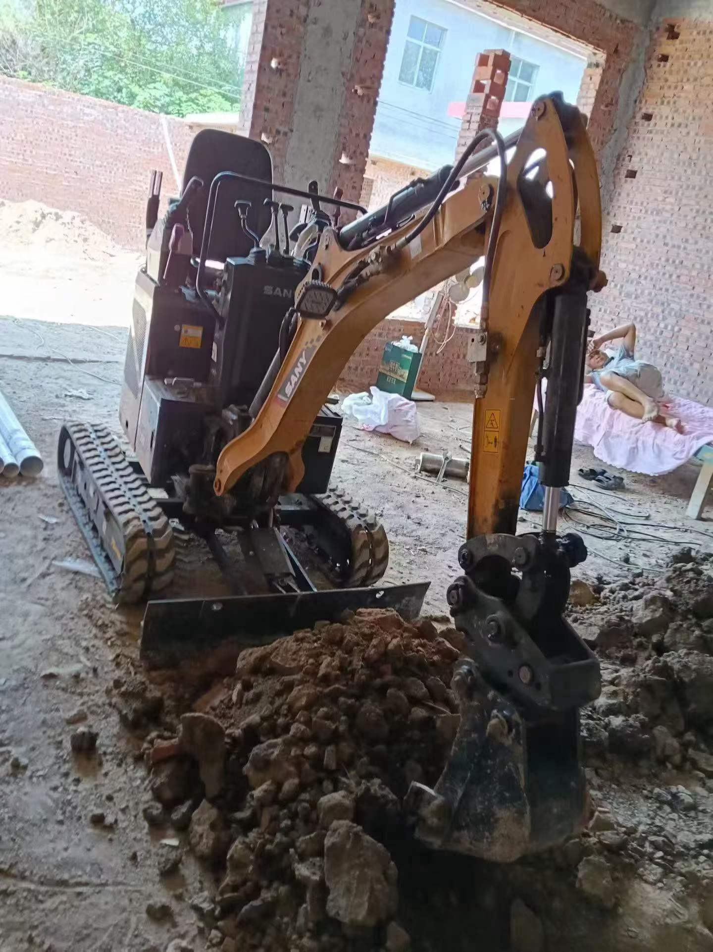 Buy Sany SY16C Used Excavator / 4