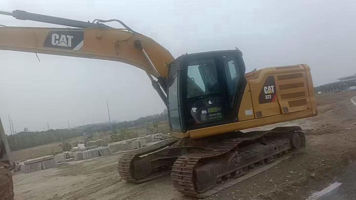 Buy Caterpillar 323 Used Excavator / 1