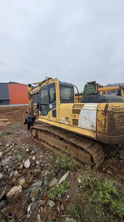 Buy Komatsu PC220-8 Used Excavator / 1