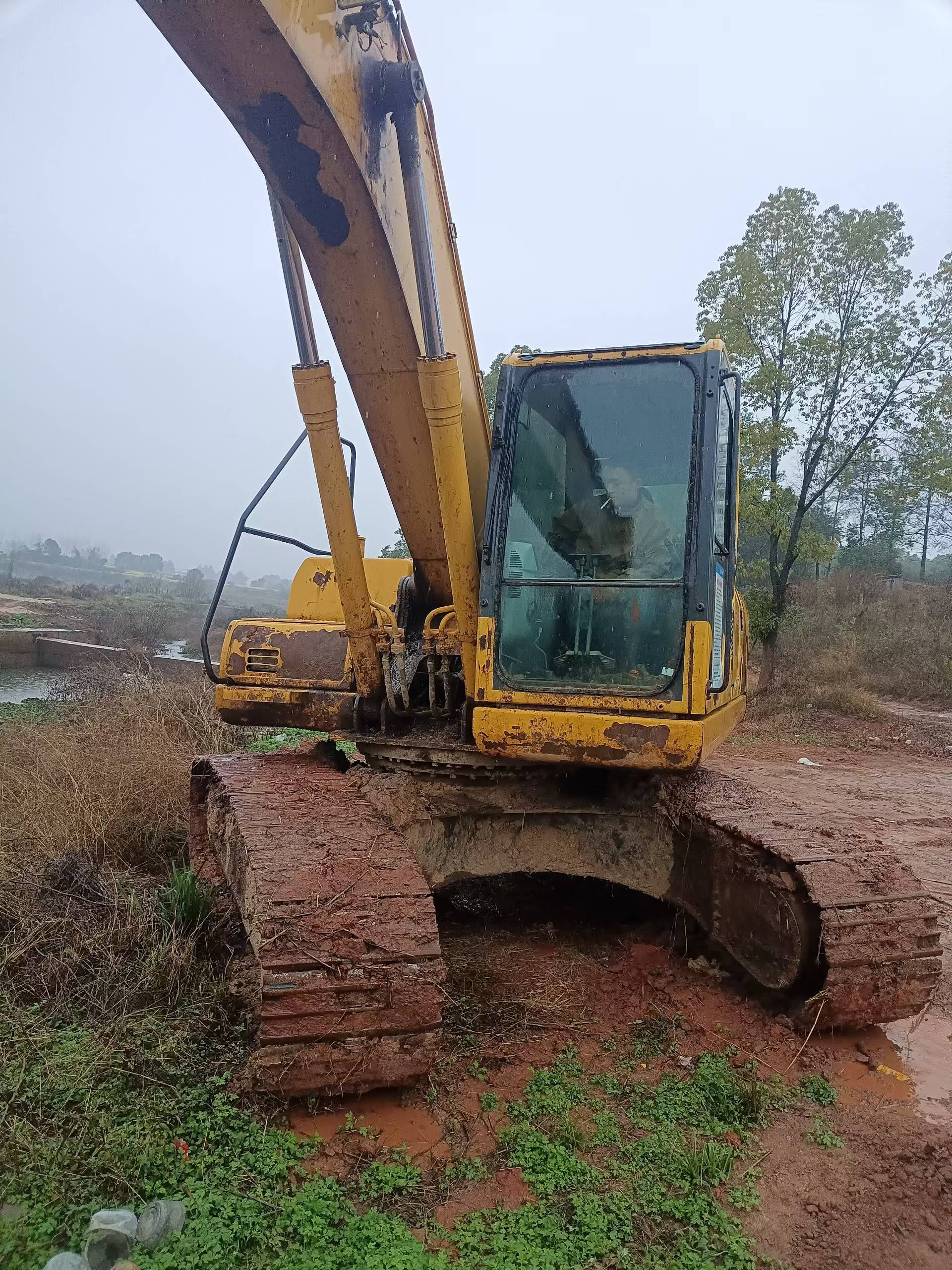 Buy Komatsu PC200-8N1 Used Excavator / 5