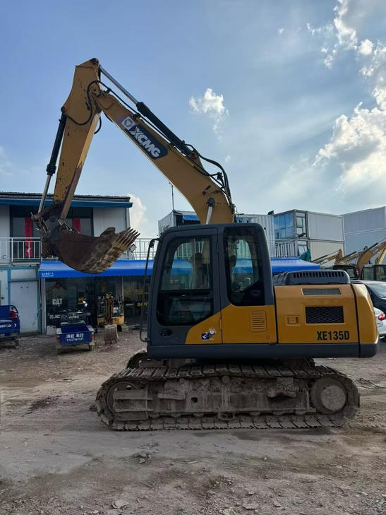 Buy XCMG XE135B Used Excavator / 1