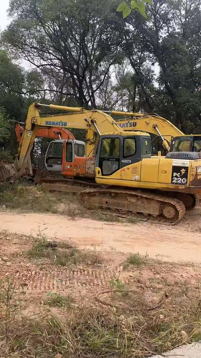 Buy Komatsu PC200 Used Excavator / 1