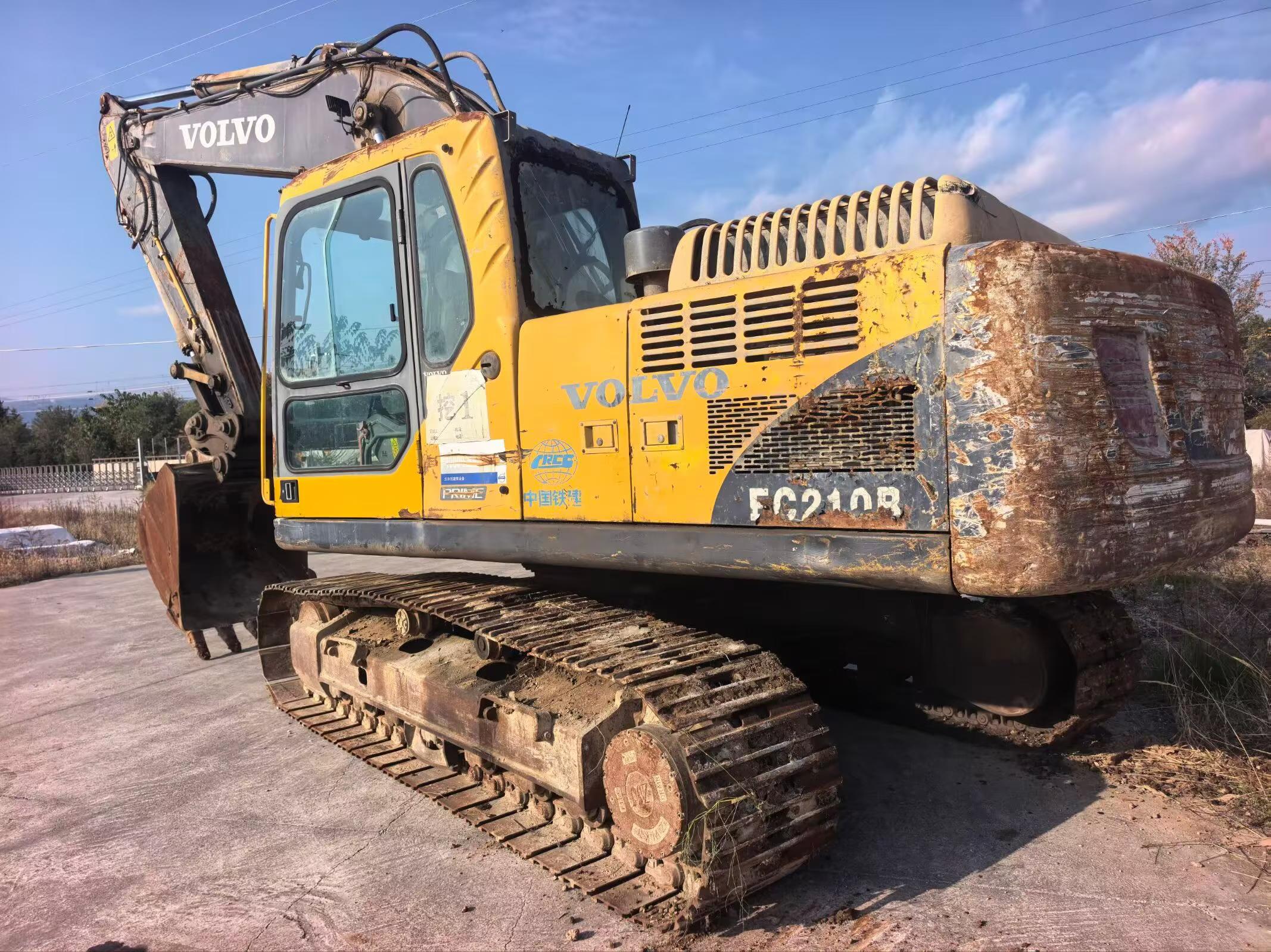 شراء Volvo EC210B مستعمل حفارة