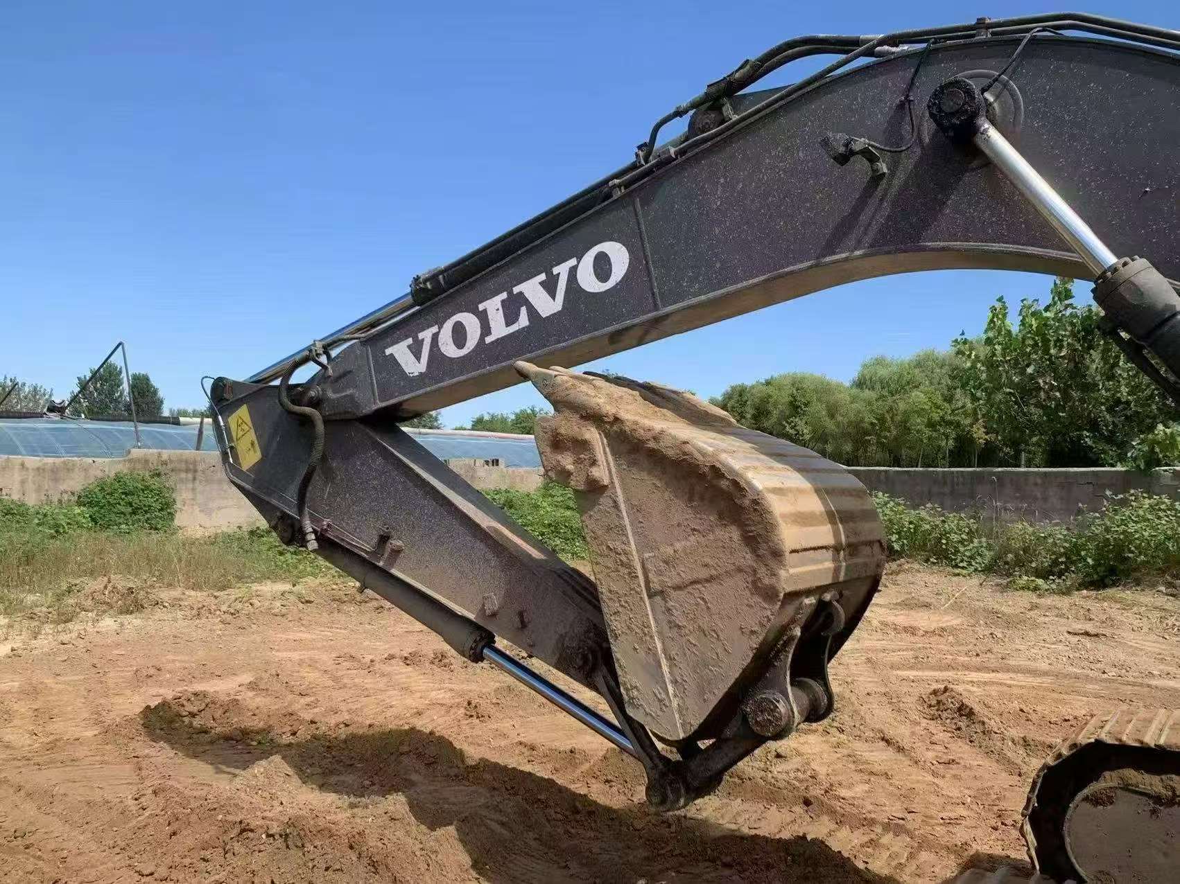 شراء حفارة Volvo EC170D مستعملة / 9