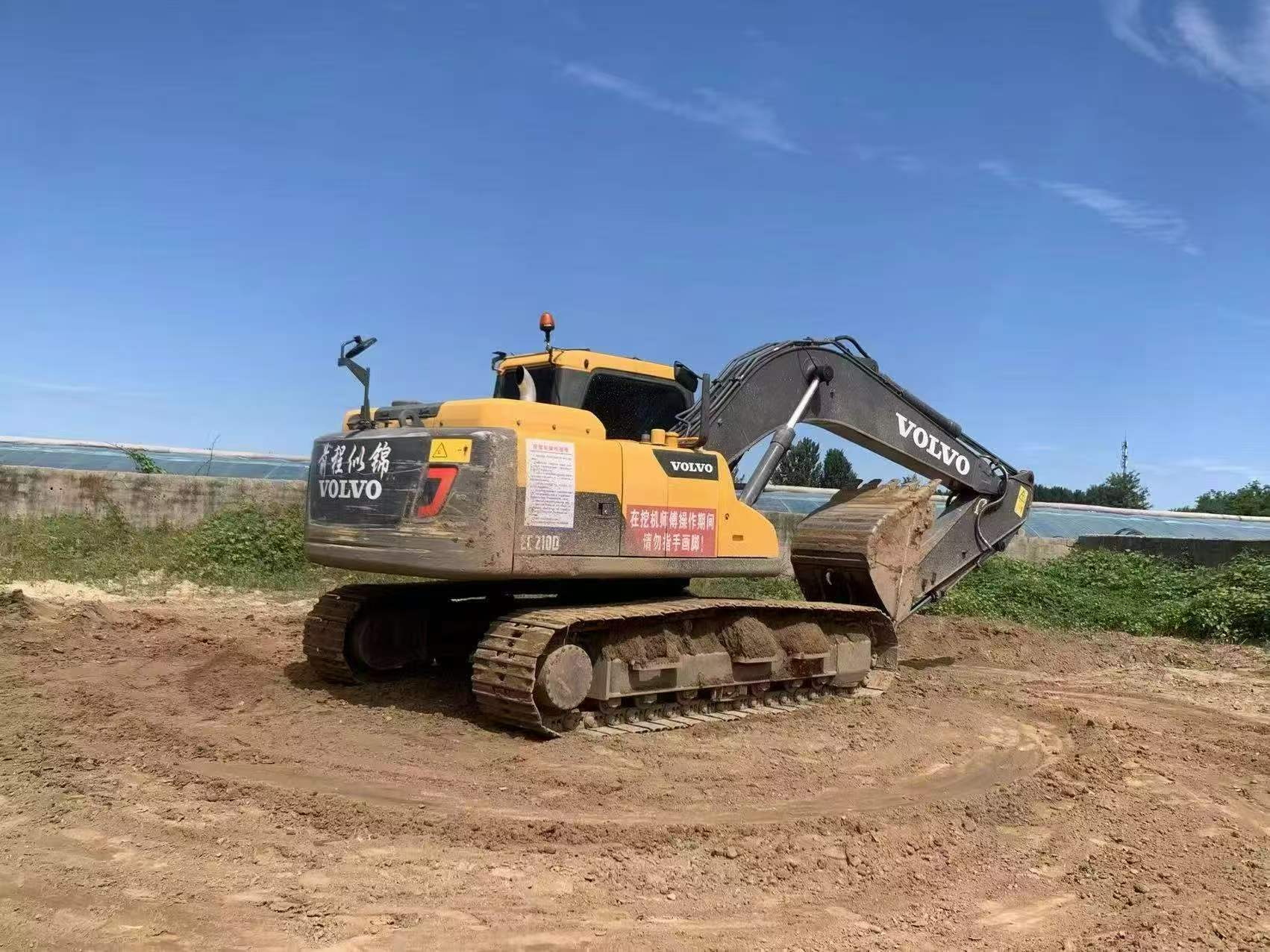 شراء حفارة Volvo EC170D مستعملة / 2
