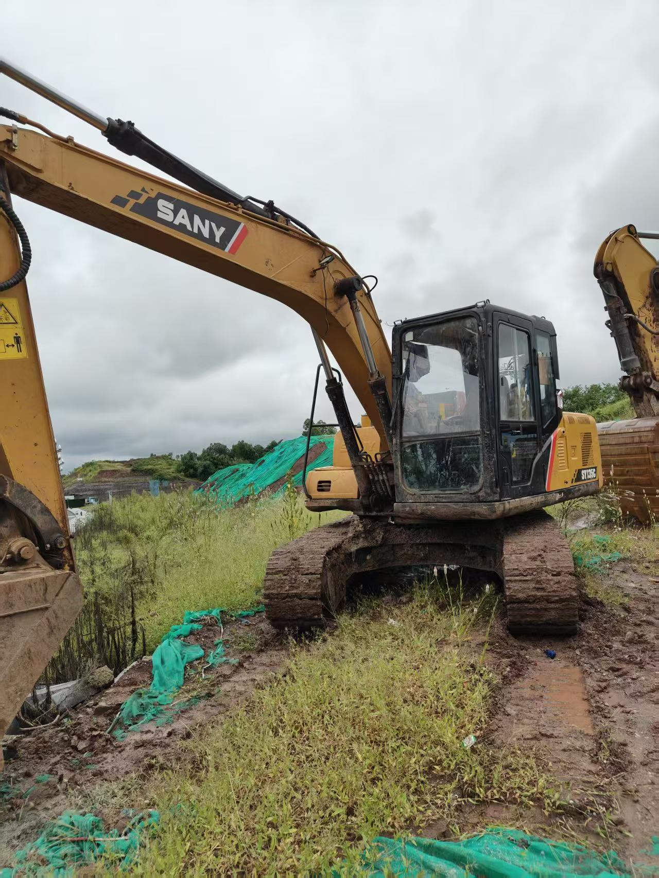 Buy Sany SY135 Used Excavator / 2