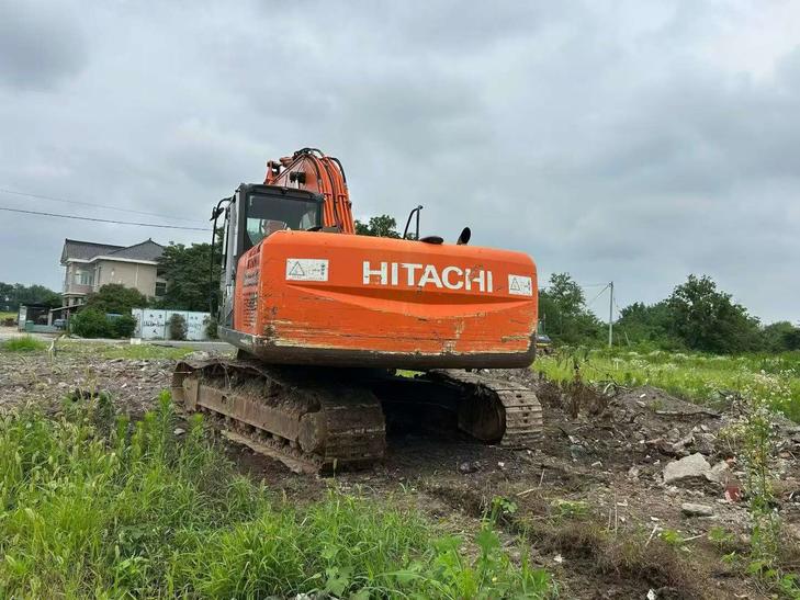 Buy Hitachi EX200-3 Used Excavator / 1