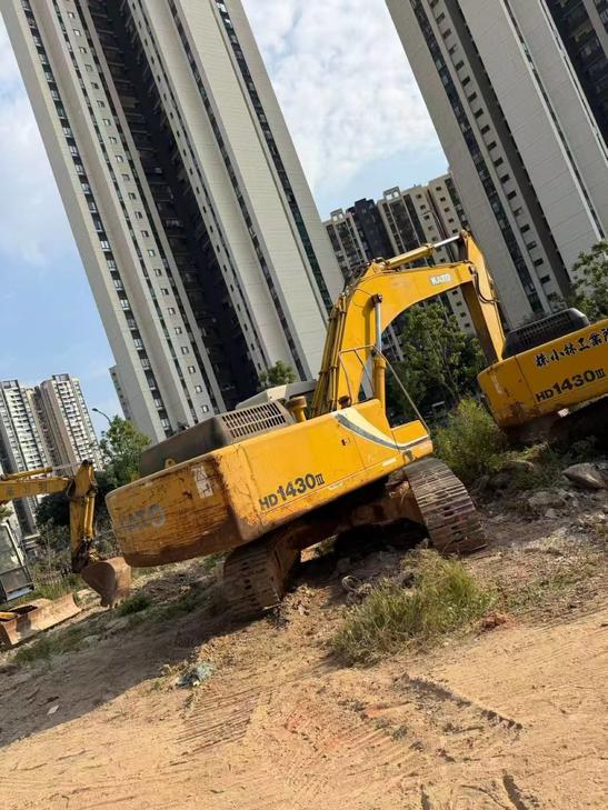 Buy Kato HD1430-7 Used Excavator / 1