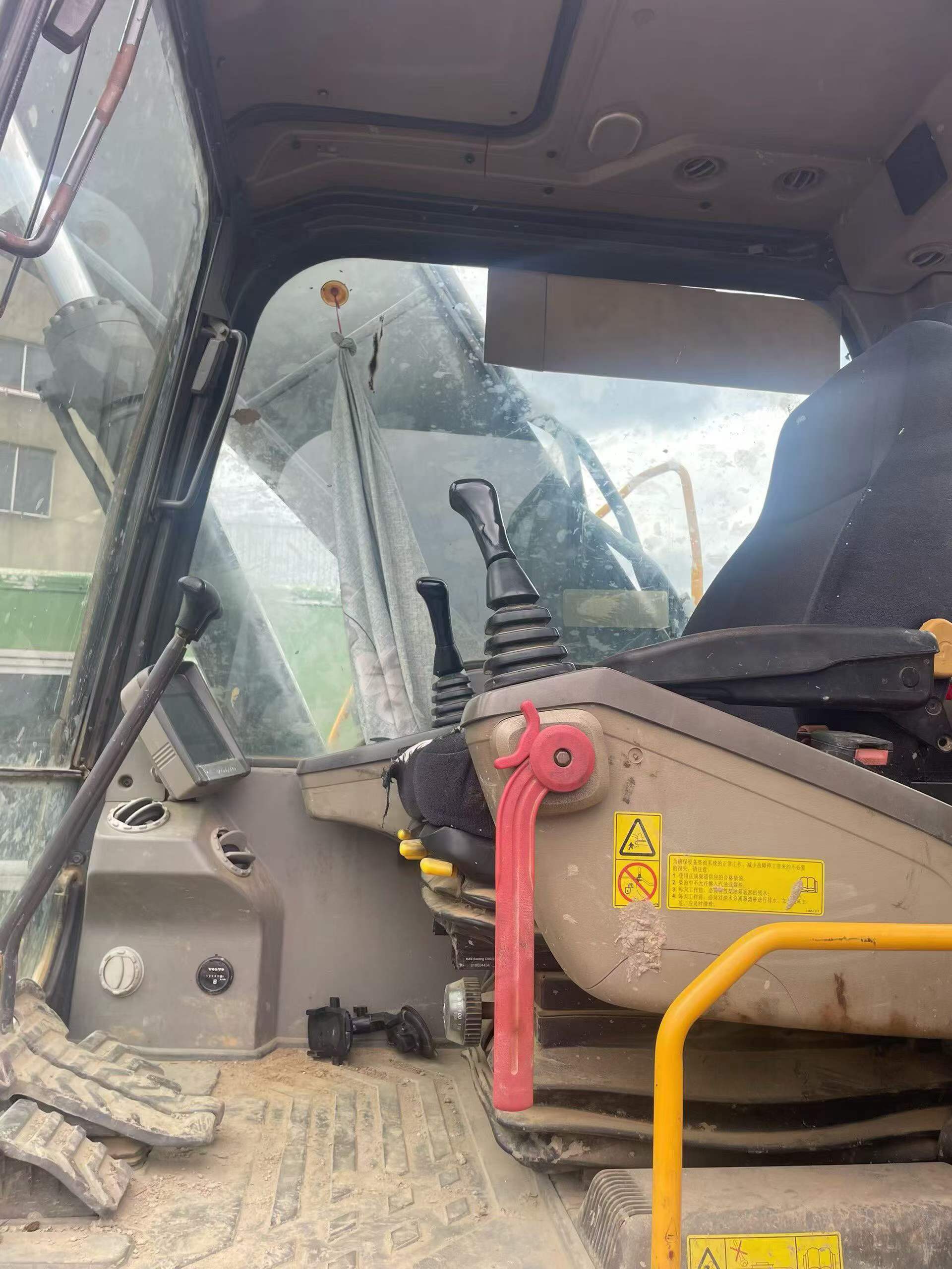 Buy Volvo L220E Used Excavator / 9