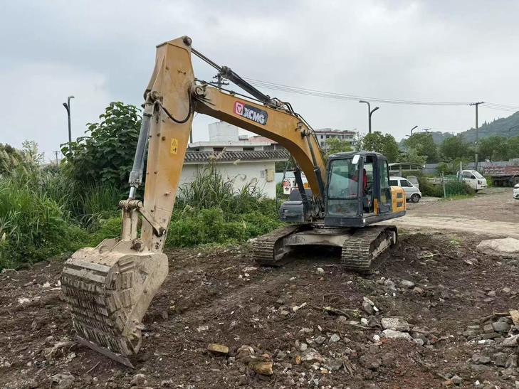 Buy XCMG XE215 Used Excavator / 1