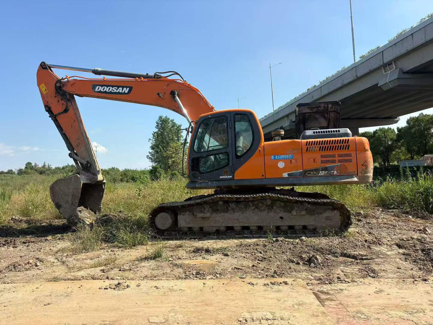 Buy Doosan DX260LC Used Excavator / 3