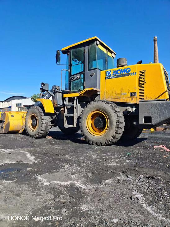 Buy XCMG LW300KV Used Loader / 1