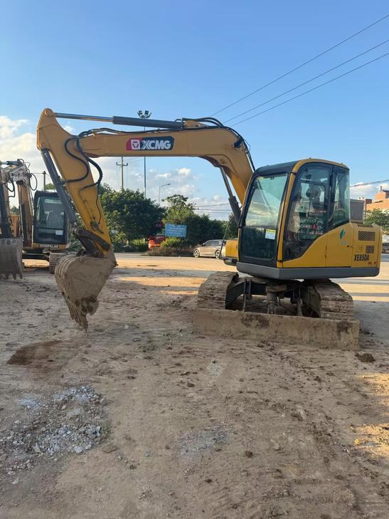 Buy XCMG XE85C Used Excavator / 1