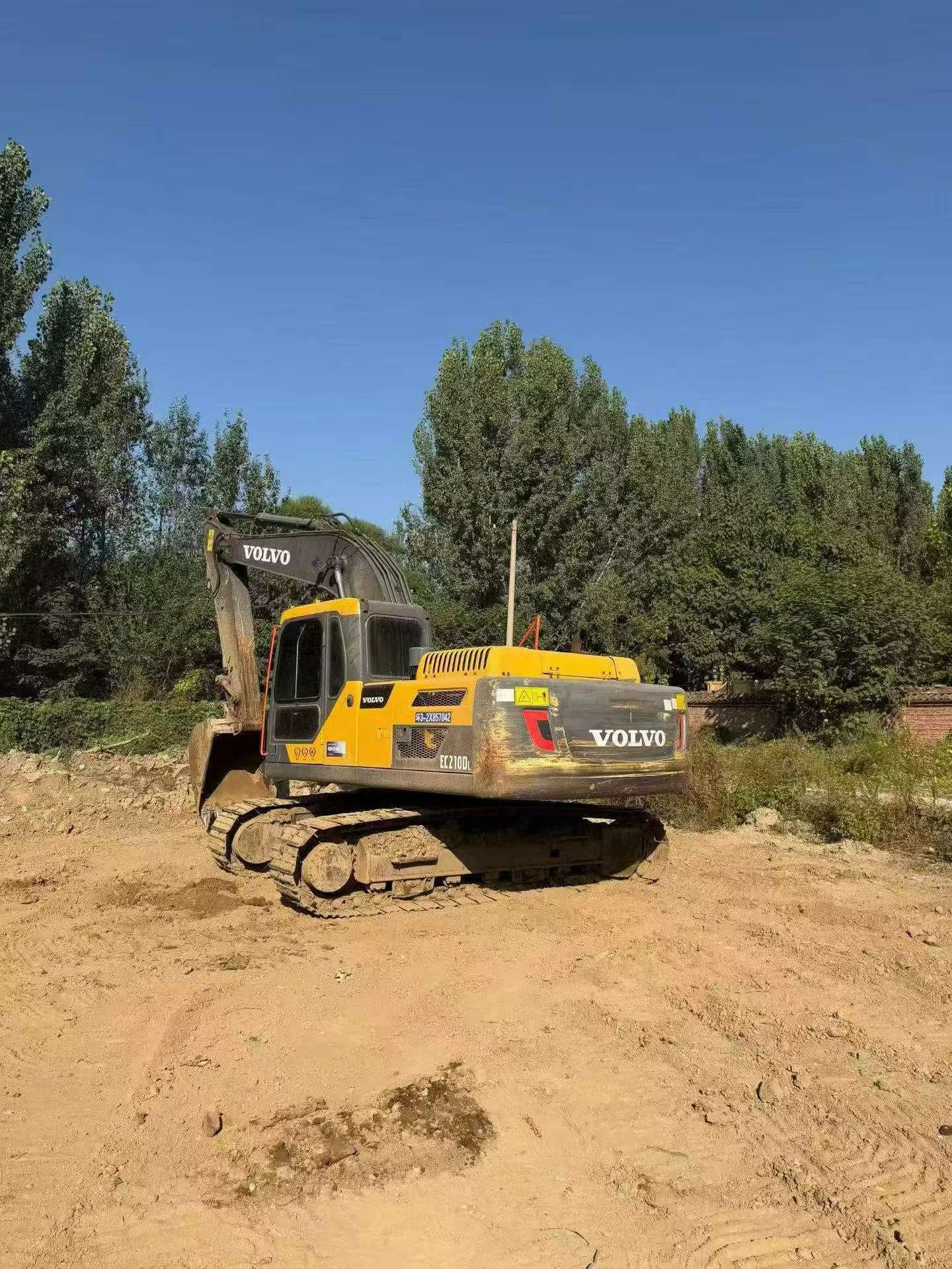 شراء حفارة Volvo EC210B مستعملة / 3