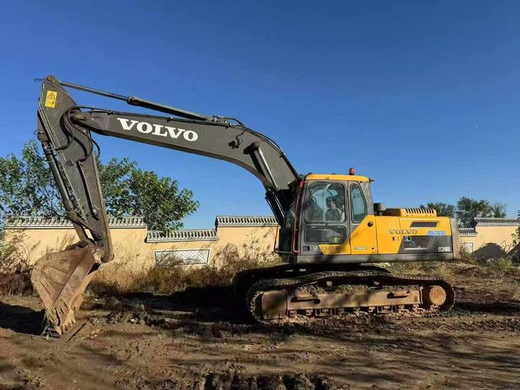 Buy Volvo EC240 Used Excavator / 1