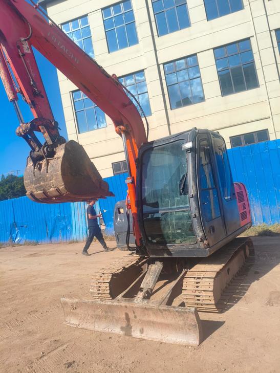 Buy Hitachi EX60-5 Used Excavator / 1