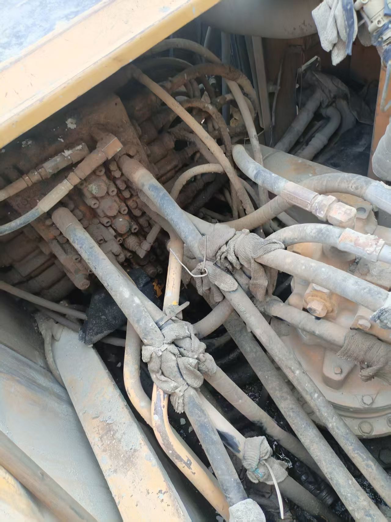 Buy Komatsu Used Excavator / 4