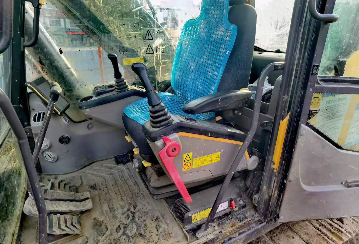 Buy Volvo EC210ES Used Excavator / 8