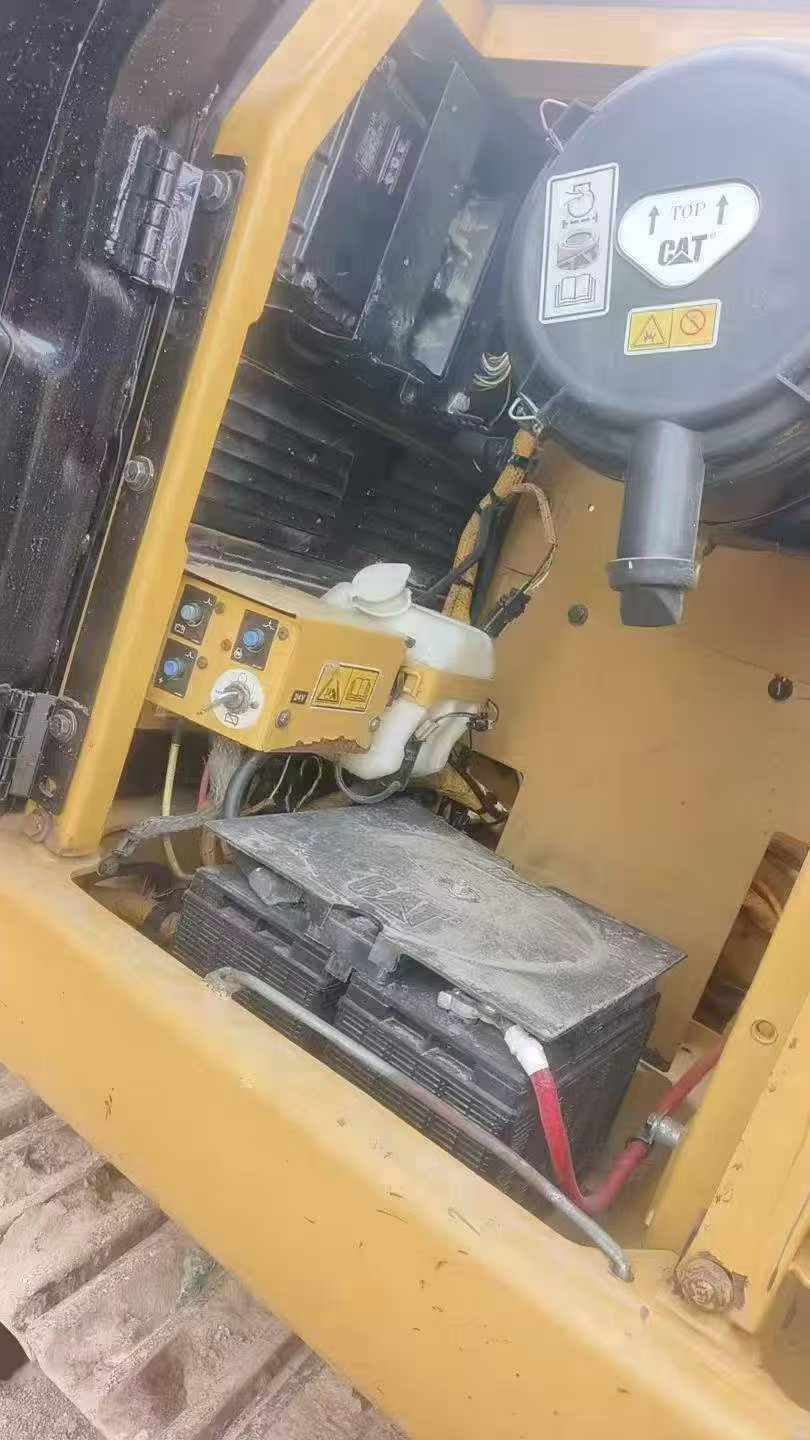 Buy Caterpillar 320D Used Excavator / 5