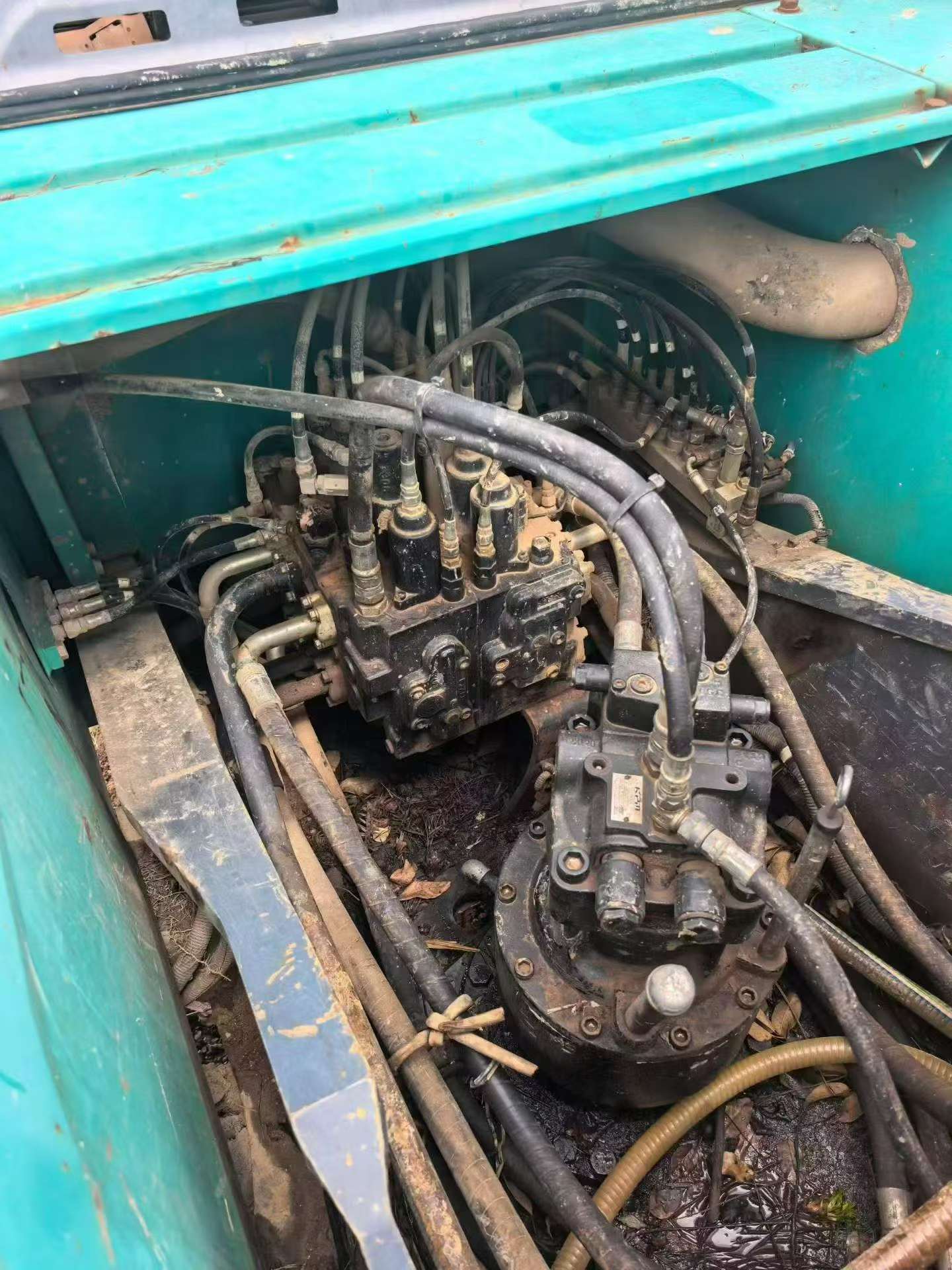 Buy Kobelco SK200 Used Excavator / 3