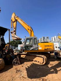 Buy Kato HD820V Used Excavator / 2 Buy Kato HD820V Used Excavator / 2