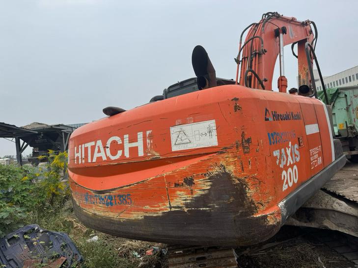 Buy Hitachi EX200-3 Used Excavator / 1