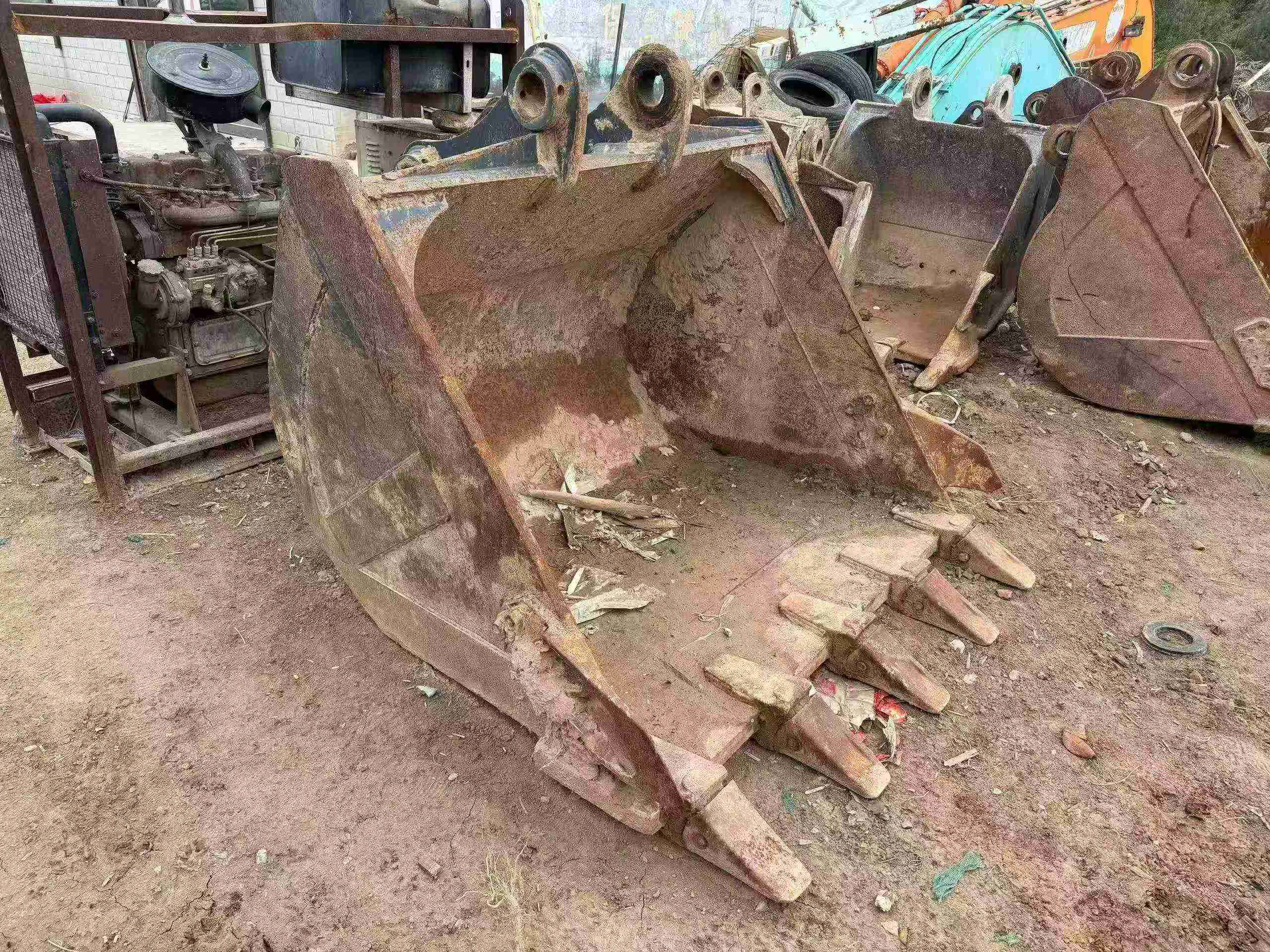 شراء حفارة Caterpillar 323 مستعملة / 3