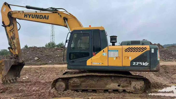 Buy Hyundai R215VS Used Excavator / 1