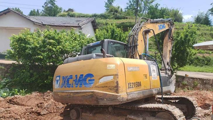 Buy XCMG XE135B Used Excavator / 1