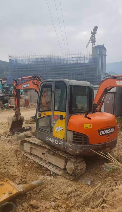 Buy Doosan DH60-7 Used Excavator / 1